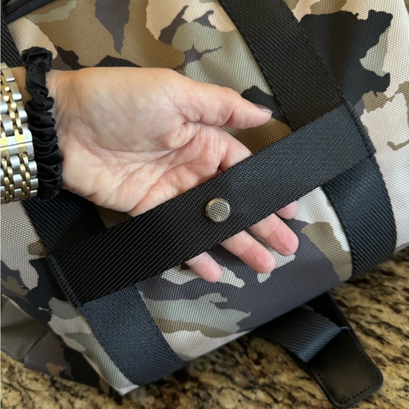 Camo Tumi duffel travel bag - Picture 3 of 8